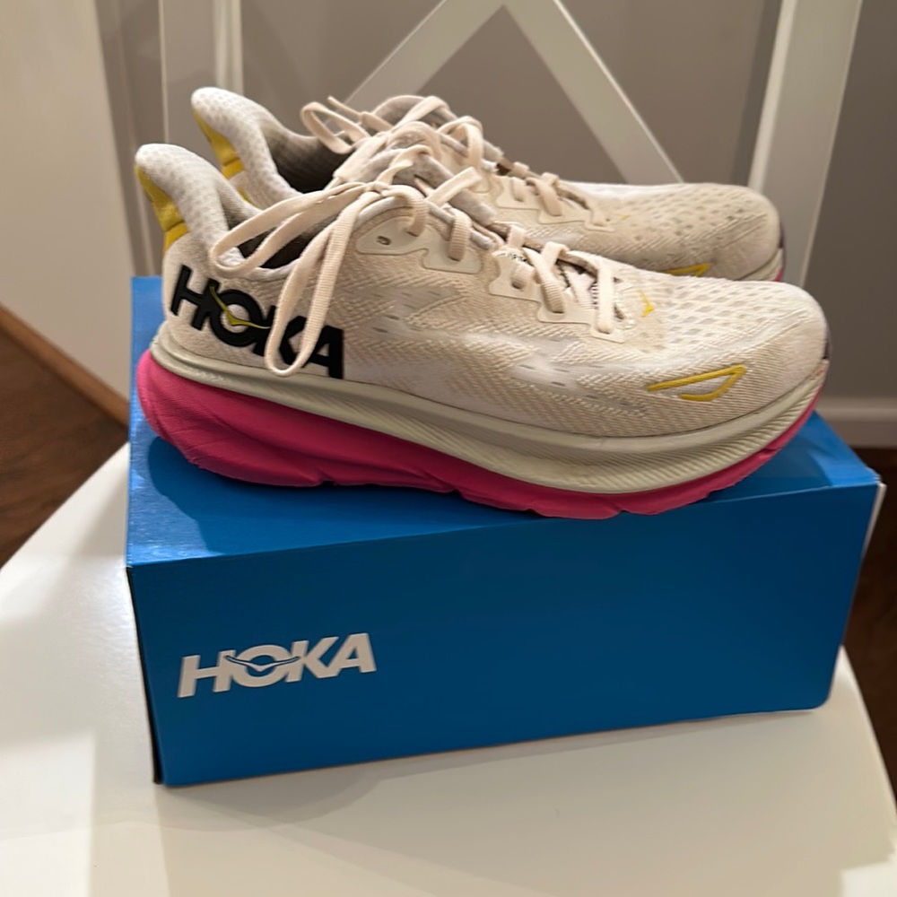 Hoka Clifton 9 Eggnog-Blanc De Blanc size 7B